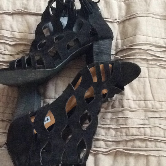 Black suede bootie not rated like new - Picture 3 of 4